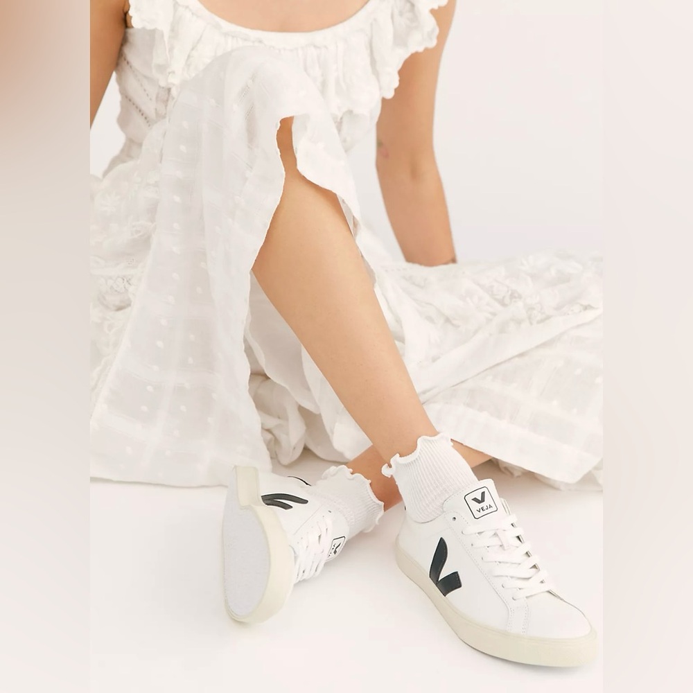 Veja Esplar Leather Sneakers (Unisex)